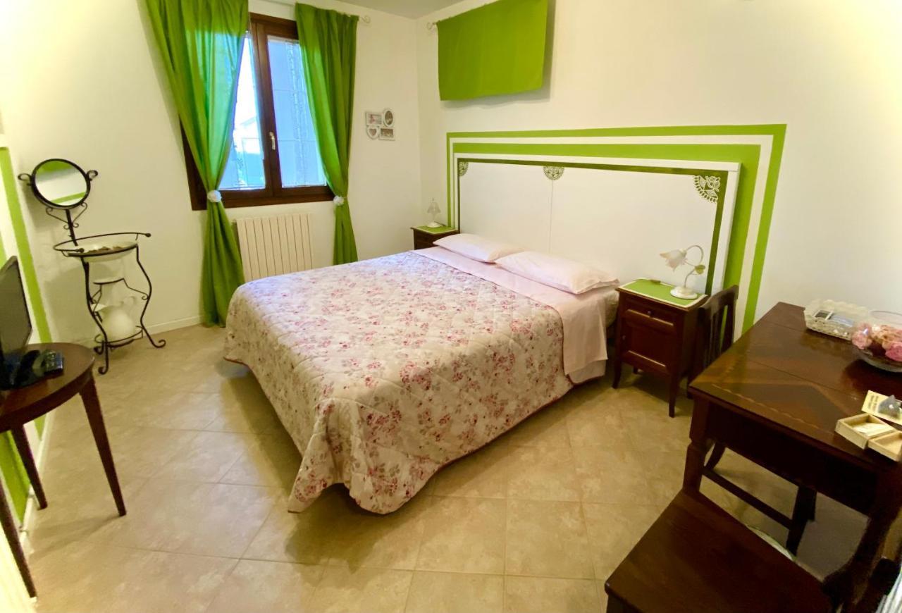 Bed and Breakfast A Casa Di Laura Occhiobello Exterior foto